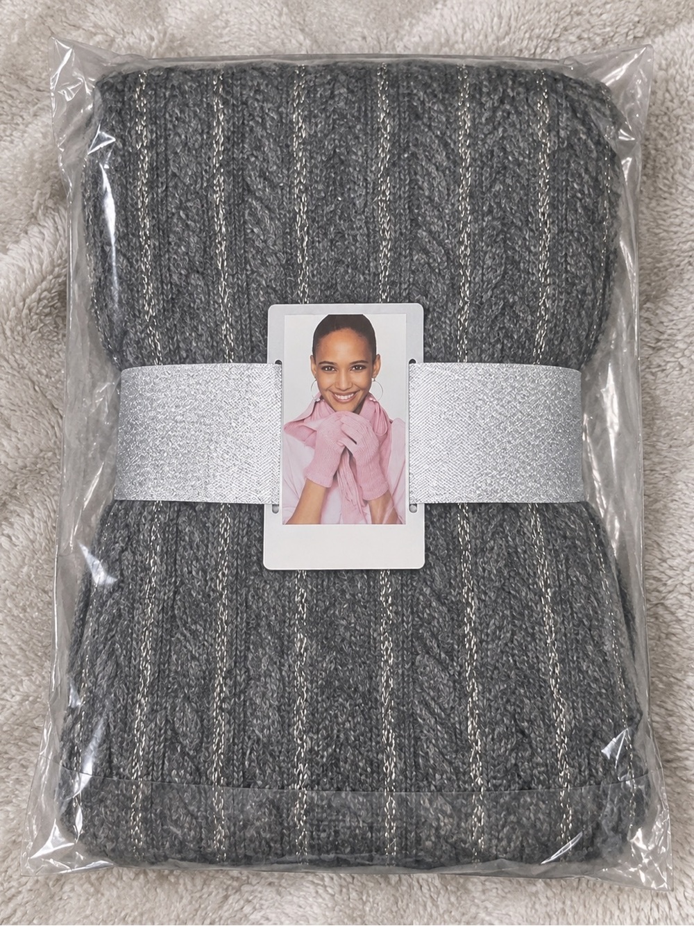 NEW YORK & CO 2 PC CABLE KNIT SCARF & GLOVES SET - GRAY (NEW WITH TAGS) A38 - Picture 2 of 2